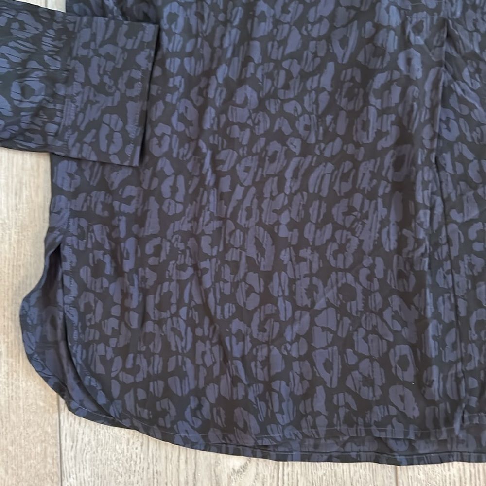 Rails Gray And Black Cheetah Print Blouse Size Sm… - image 2